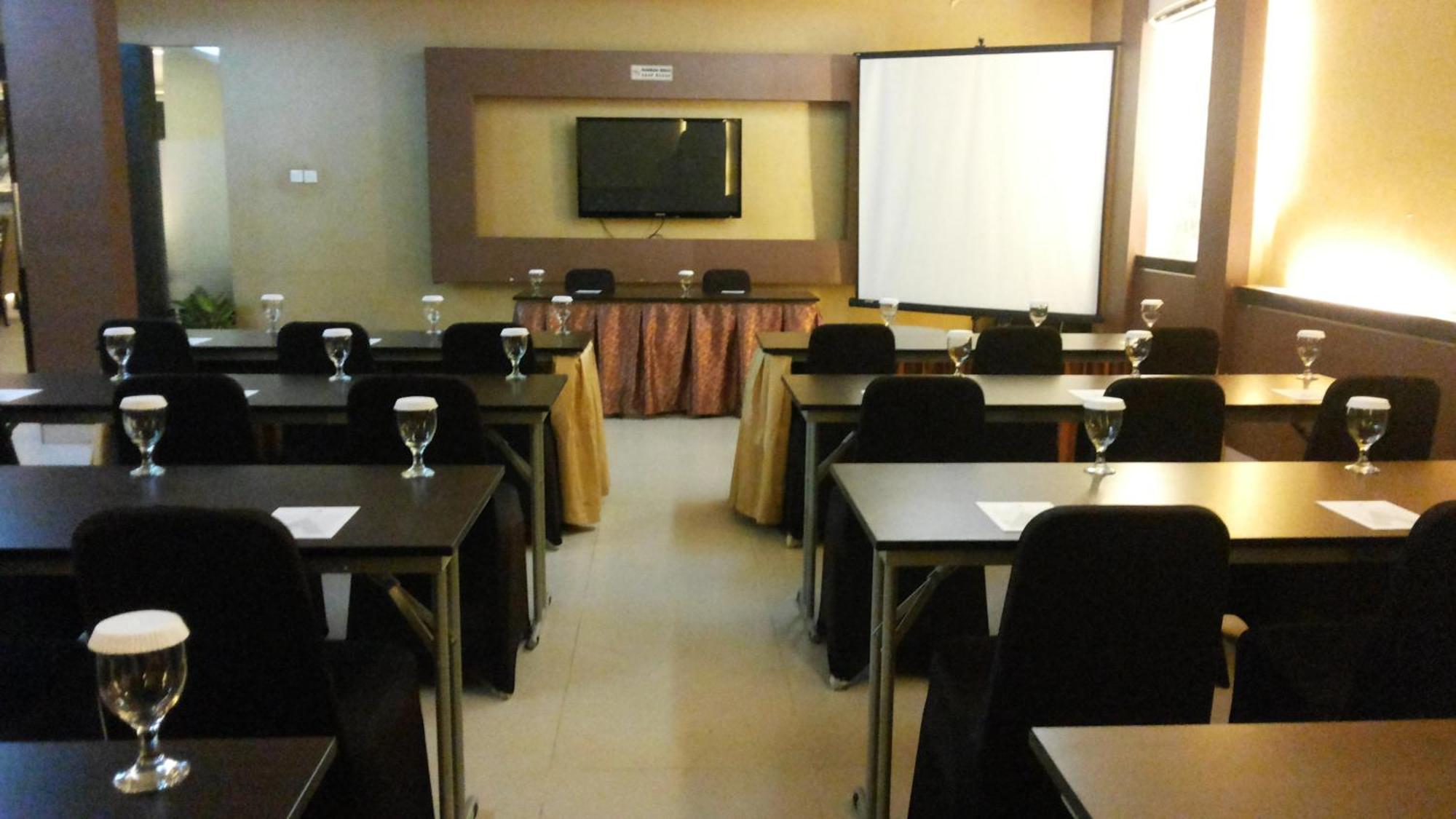 Drego Hotel Pekanbaru Exterior photo