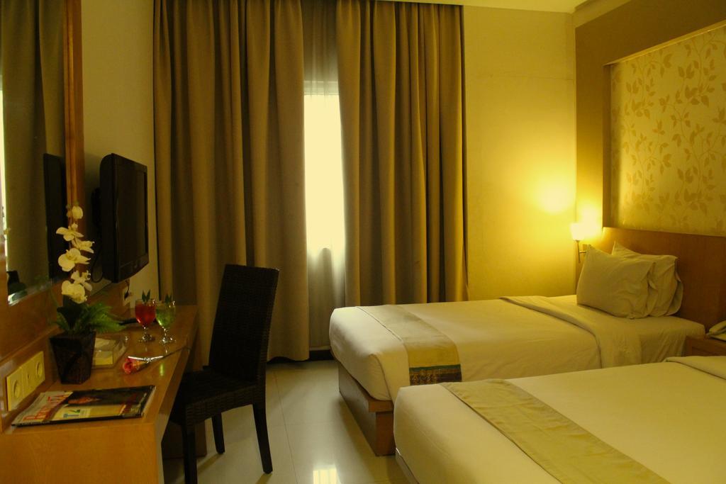 Drego Hotel Pekanbaru Exterior photo